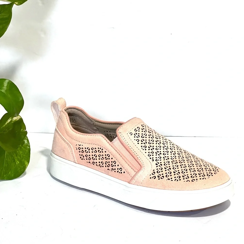 NWT Vionic Kimmie Roze Perforated Suede Slip On Sneaker 6.5